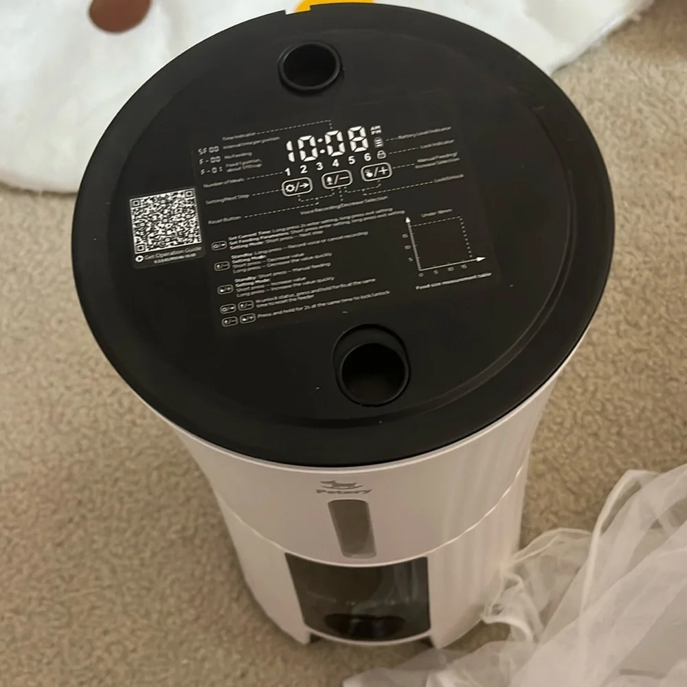 automatic food dispenser . Brand Petory